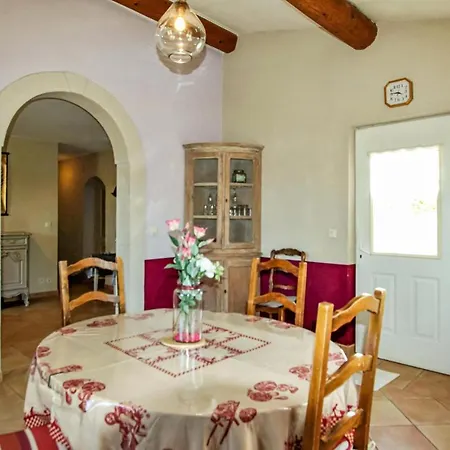 Dom wakacyjny Gorgeous In Du Gard With Kitchen *