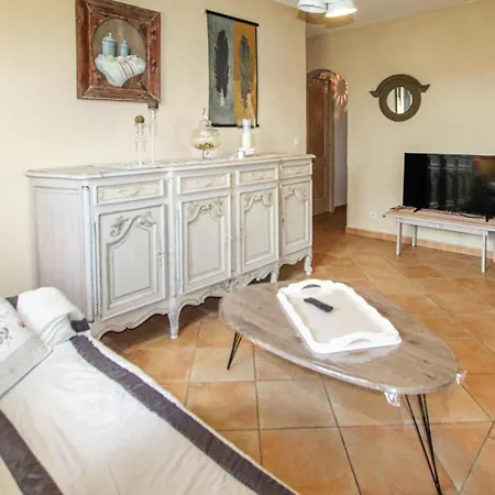 Dom wakacyjny Gorgeous In Du Gard With Kitchen *